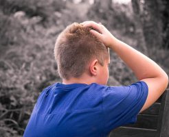 紛失して落ち込む人