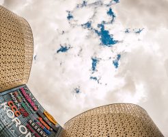 ショッピングモールの建物