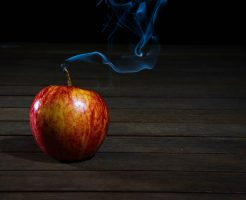 ビタミン入りのタバコから煙