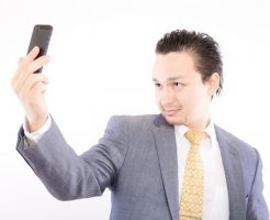 薄毛を気にする様子